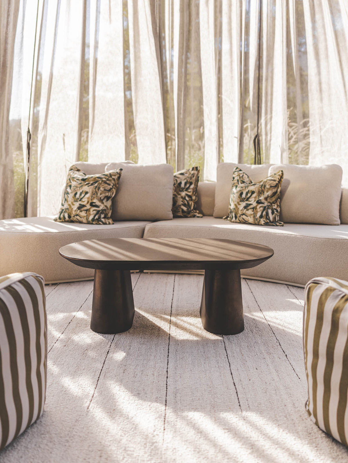 Formidable Coffee Table in Brass Bell - view 2