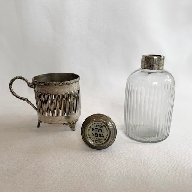 GLASS BOTTLE FRENCH IN STAND (N455)