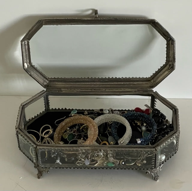 GLASS BOX JEWELLERY TREASURE (19440)