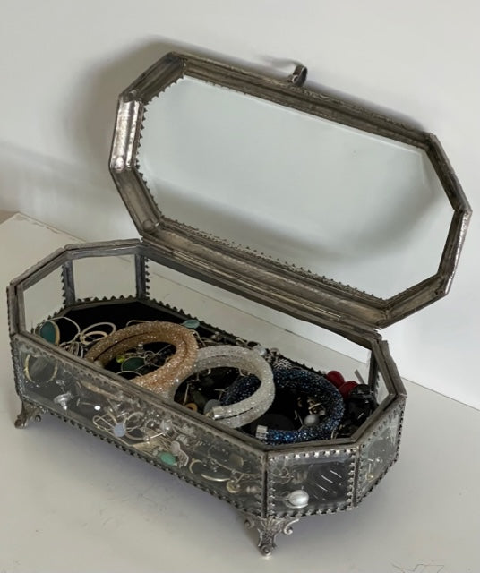 GLASS BOX JEWELLERY TREASURE (19440)