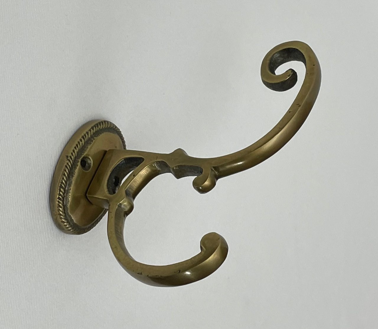 HOOK OVAL ROBE ANTIQUE BRASS (ST-69)