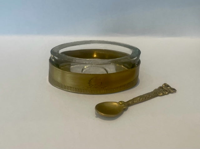 SALT POT OVAL KINGS ANTIQUE BRASS (25000)