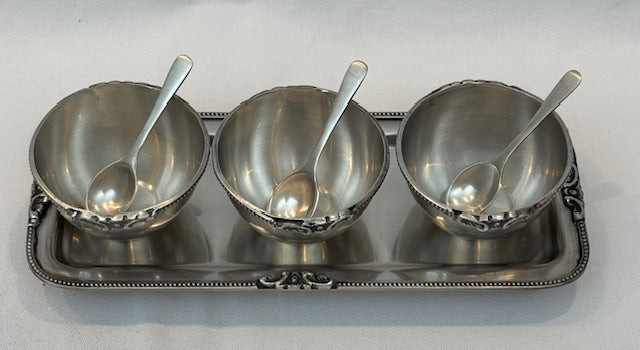 SALSA BOWLS ON TRAY WITH SPOONS VICTORIAN (729071)