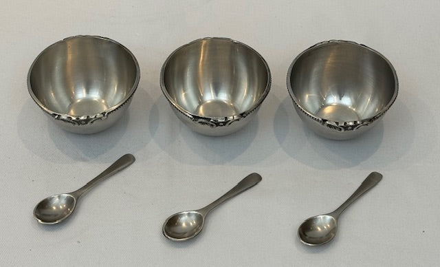 SALSA BOWLS ON TRAY WITH SPOONS VICTORIAN (729071)