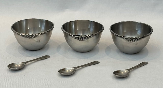 SALSA BOWLS ON TRAY WITH SPOONS VICTORIAN (729071)