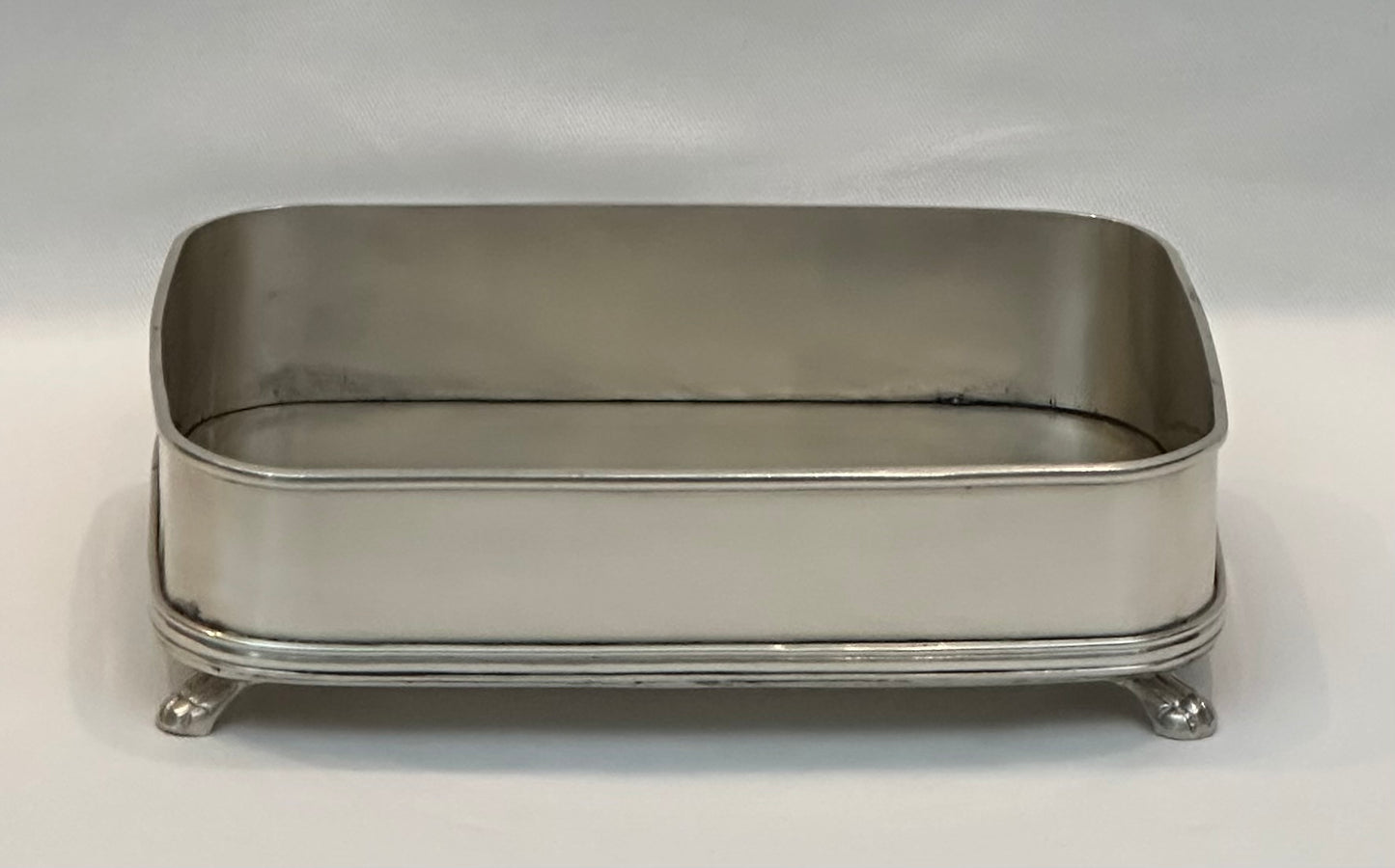 TRAY VANITY QUEENS (SR104)