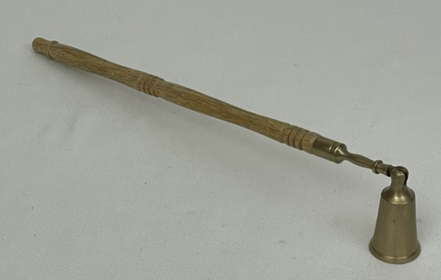 CANDLE SNUFFER ANTIQUE BR W/WOOD HANDLE (ST-150/AB)