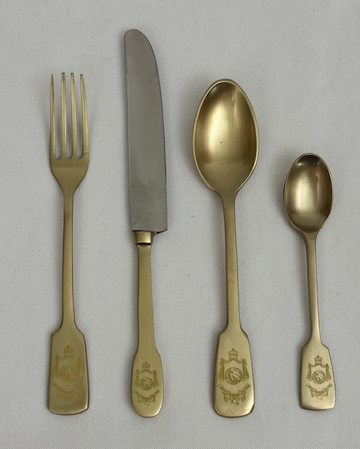 CUTLERY SET OF 4 ANTIQUE BRASS (30580)