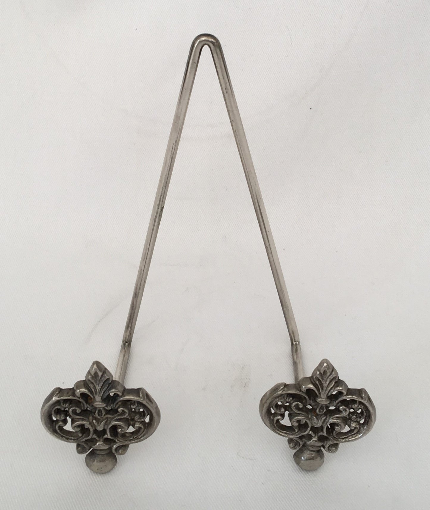 EASEL PEWTER MEDIUM (HAQ292)