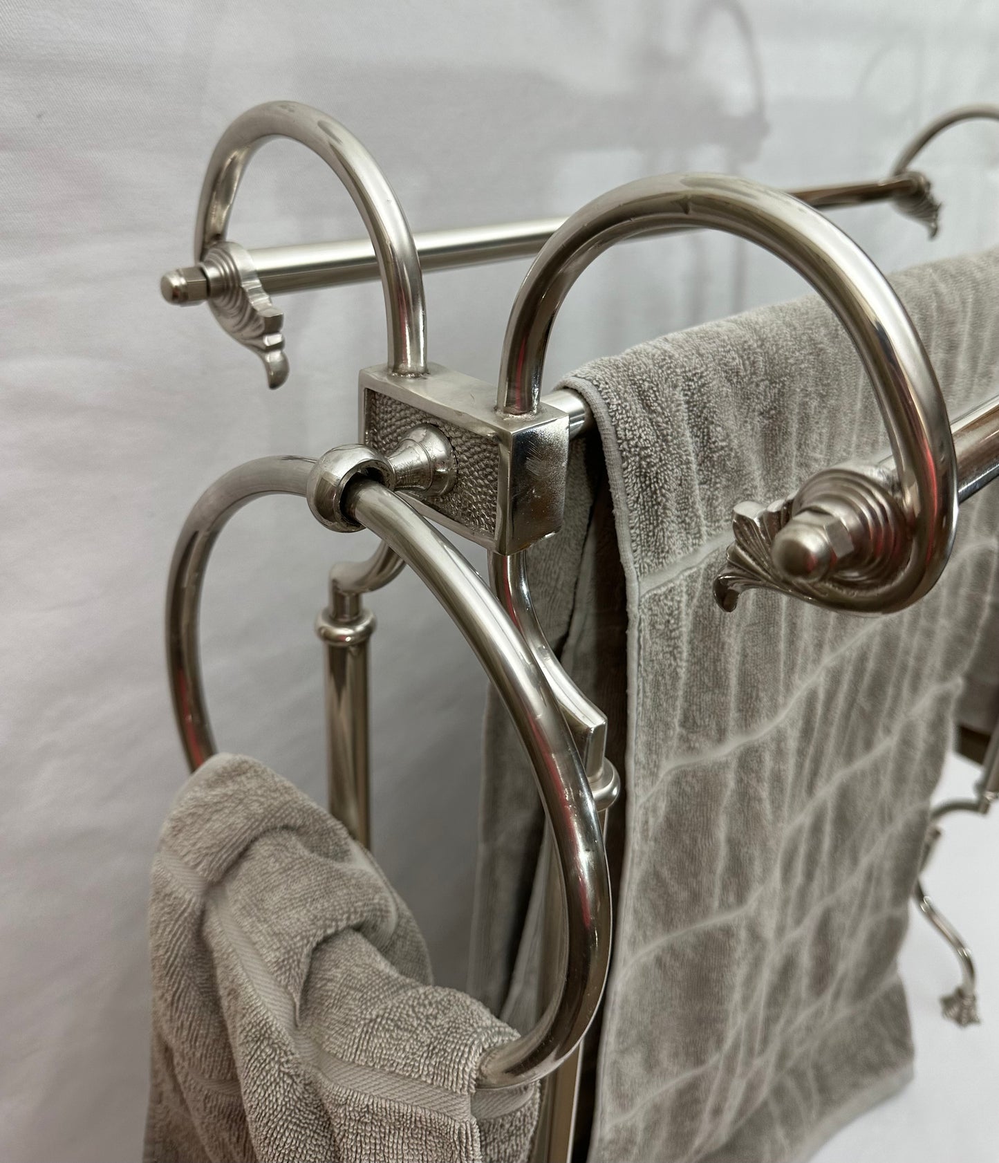FREE STANDING TOWEL STAND INCLUDING TOWEL RINGS (23649)