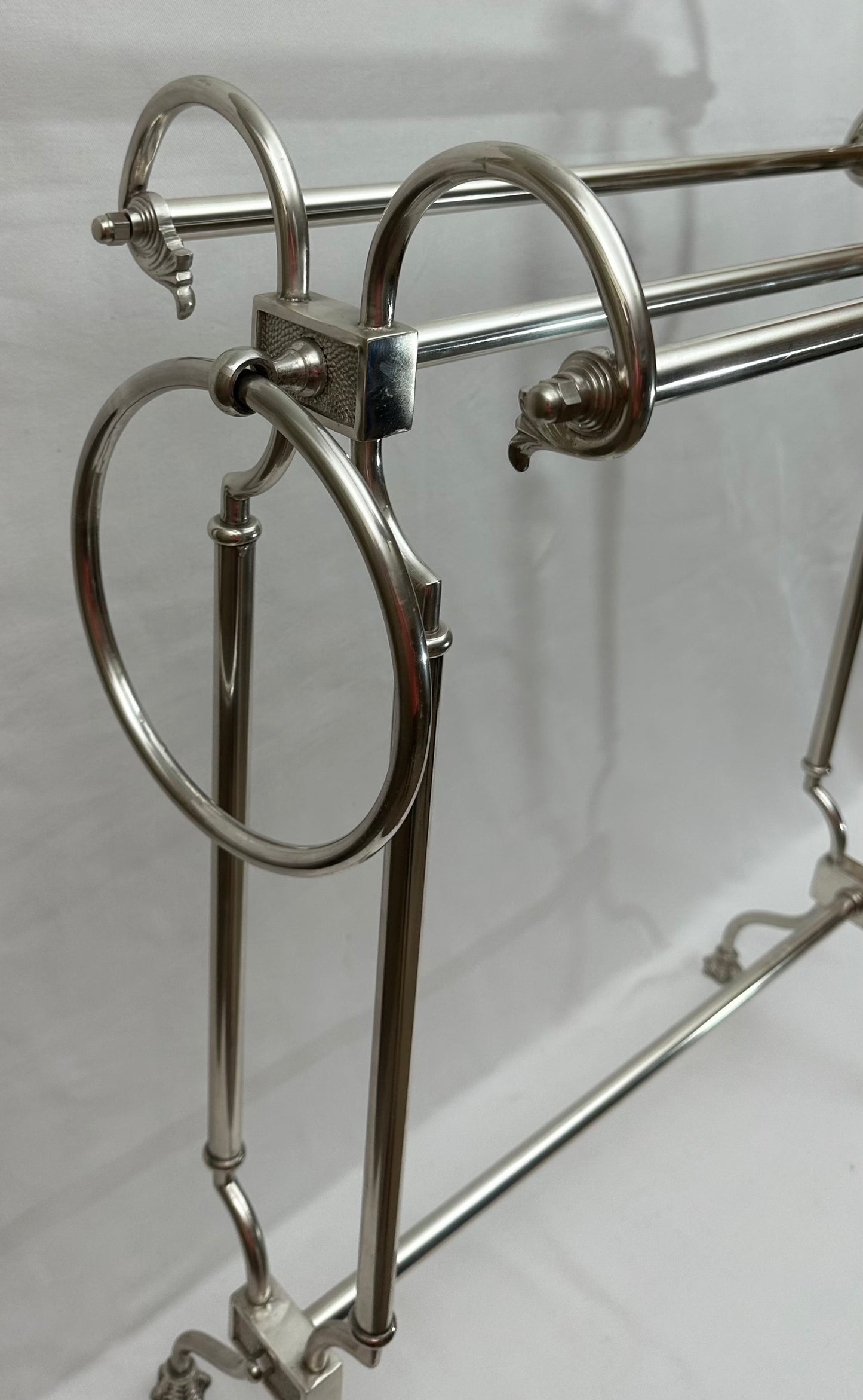 FREE STANDING TOWEL STAND INCLUDING TOWEL RINGS (23649)