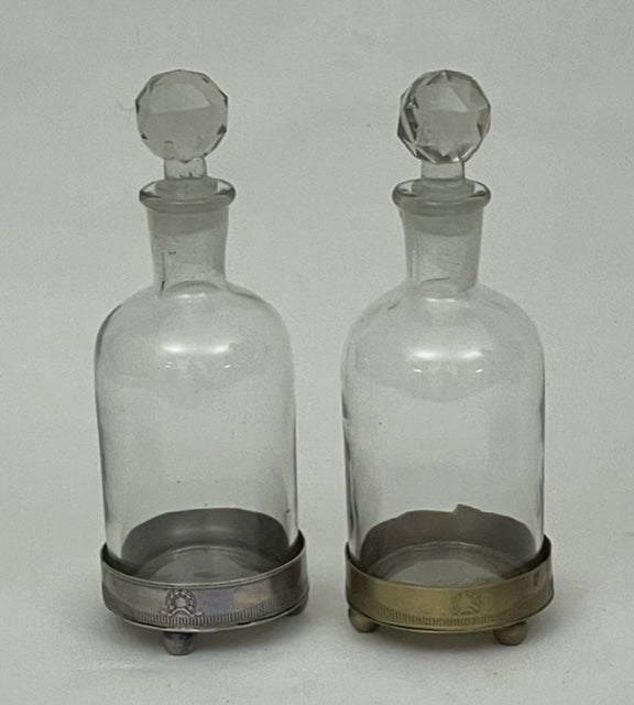 GLASS BOTTLE CLASSIC WITH ANTIQUE BRASS BASE (ST-151/AB)