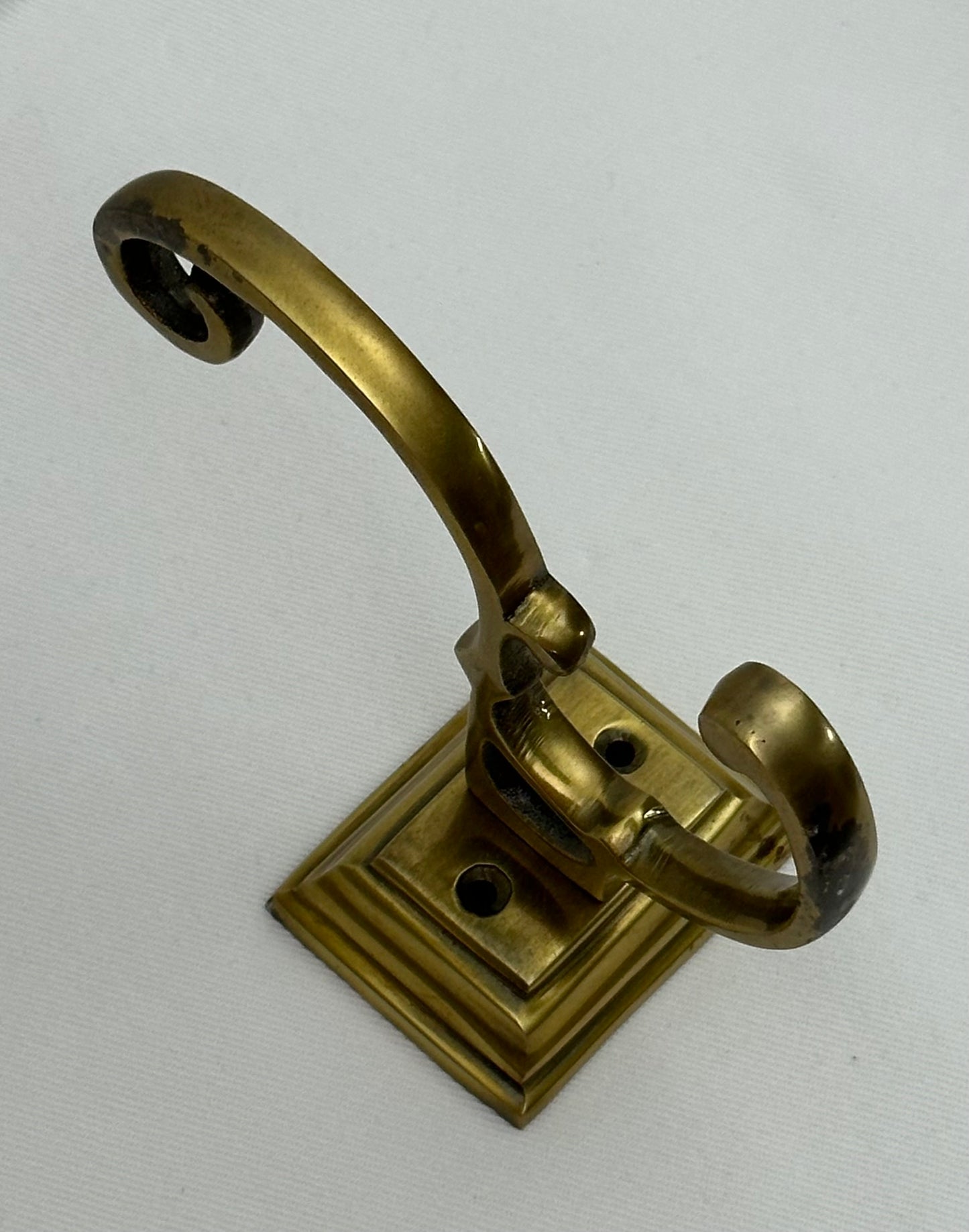 HOOK ROBE SQUARE NEW ANTIQUE BRASS (24932)