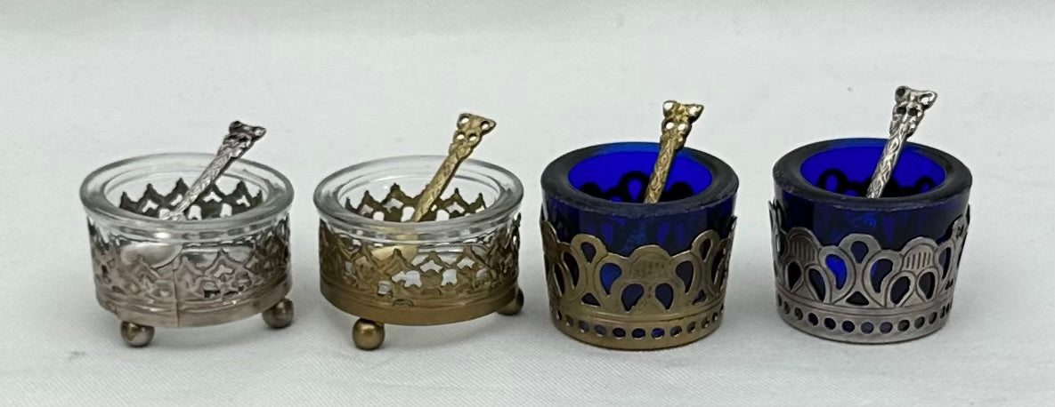 SALT POT QUEENS ANTIQUE BRASS (24998)