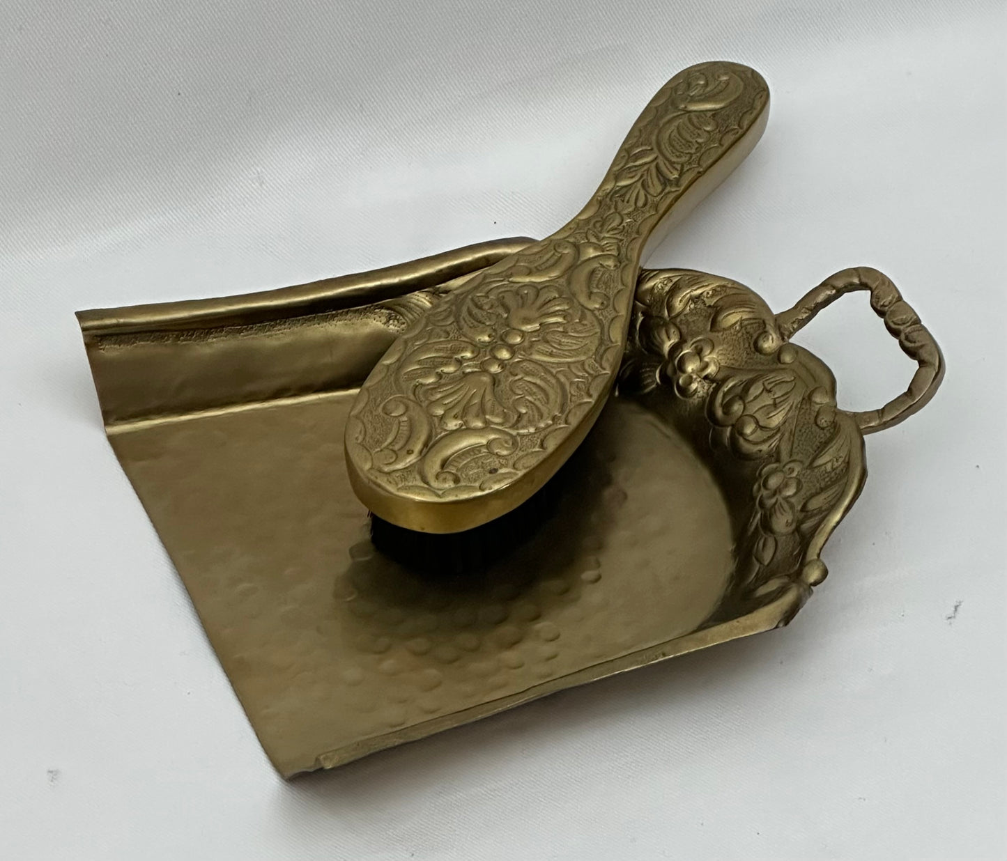 TABLE CRUMBER ANTIQUE BRASS (ST-302)