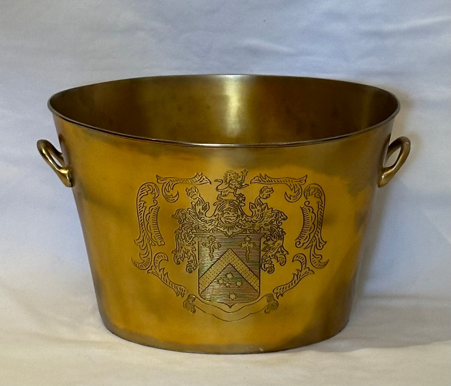 WINE COOLER OVAL WITH CREST ANTIQUE BRASS (72-149-36-AB)